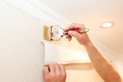 Pose de papier peint à Aumagne — revêtements muraux et toiles de verre